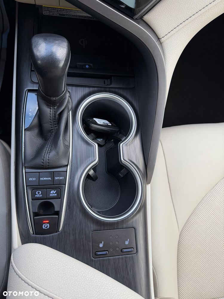 Toyota Camry 2.5 Hybrid Executive CVT - 38