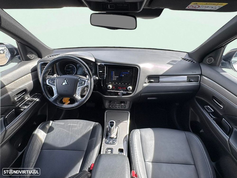 Mitsubishi Outlander - 14