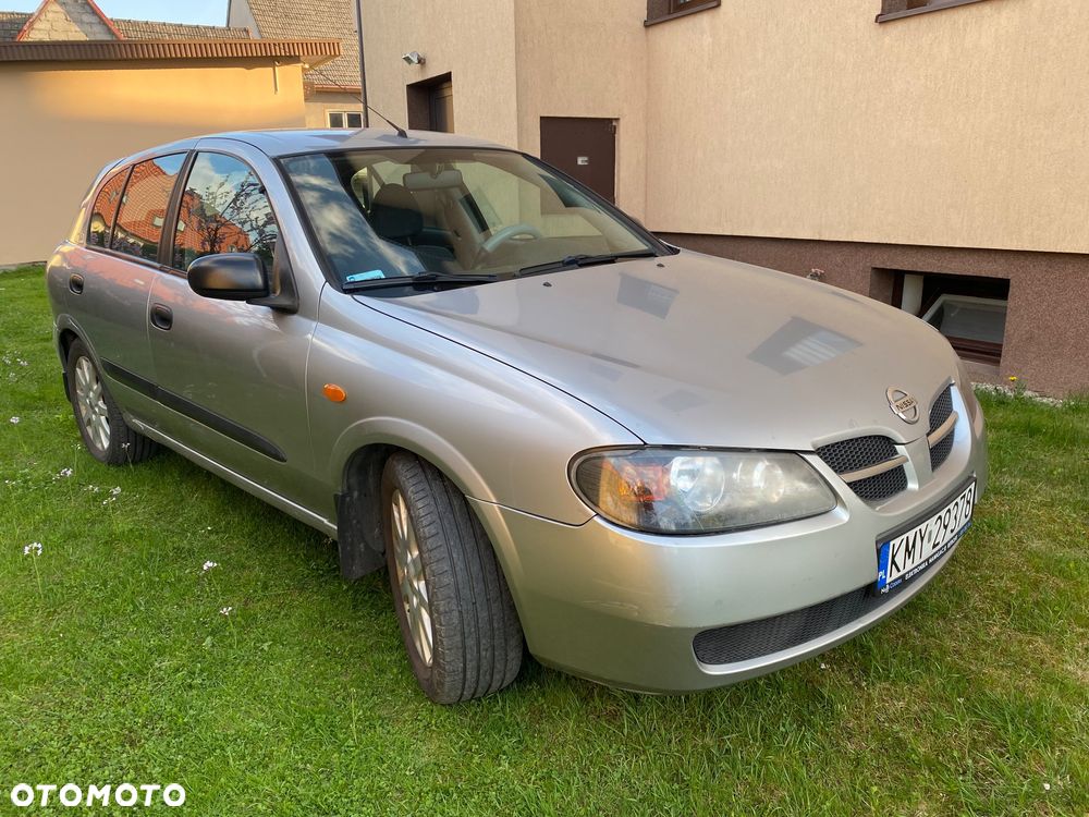 Nissan Almera 1.5 Base - 4