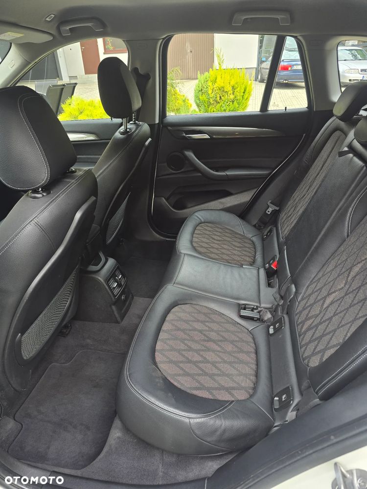 BMW X1 xDrive18d - 29