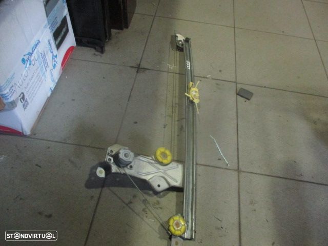 Elevador Manual ELEVM663 RENAULT TRAFIC 2002 5P FD - 3