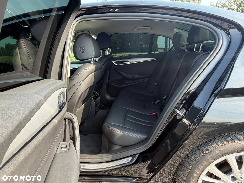 BMW Seria 5 520i - 22
