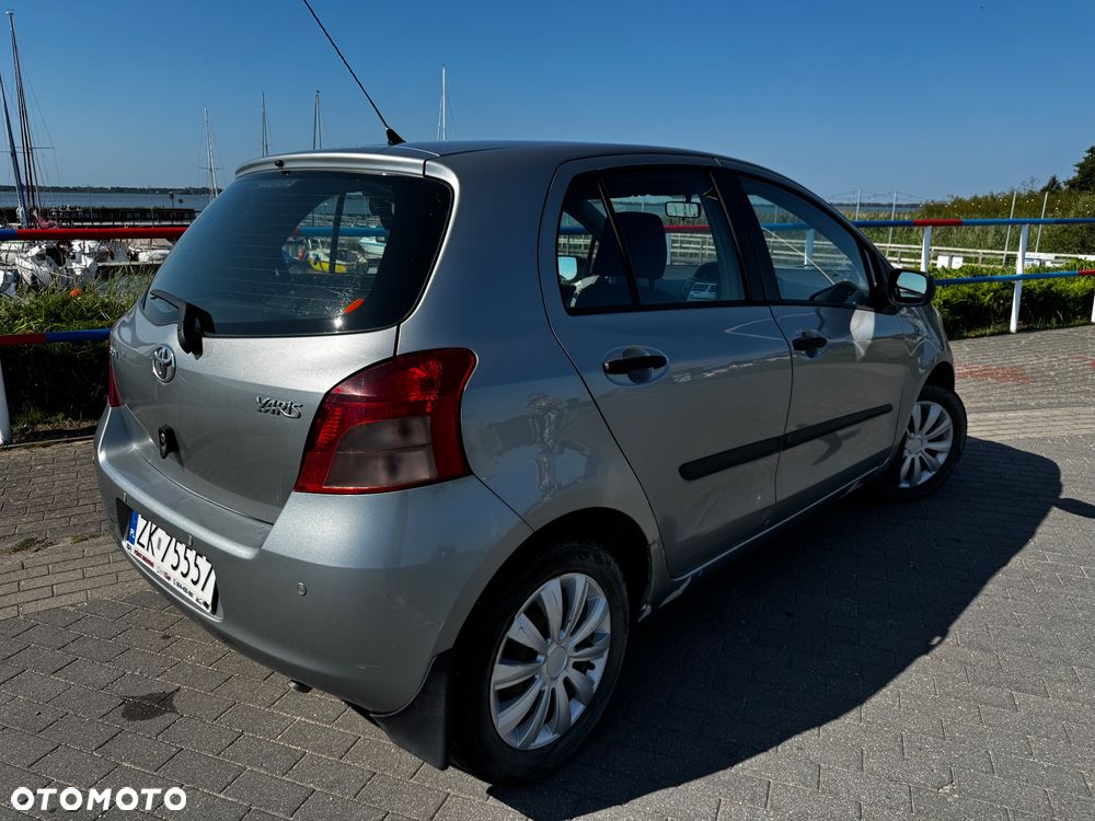 Toyota Yaris 1.3 Luna A/C - 3