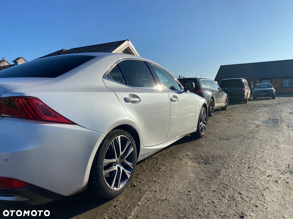 Lexus IS 300h Elegance - 13