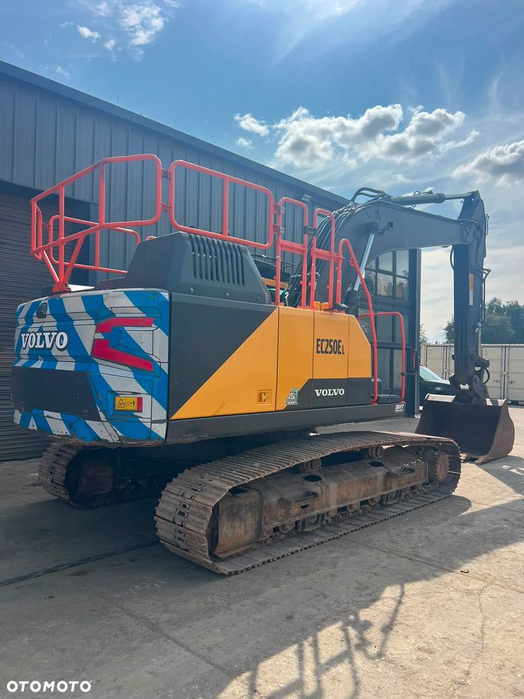 Volvo EC 250 EL - 1