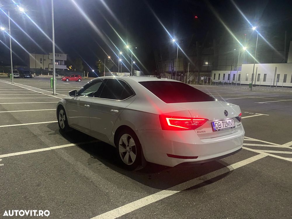 Skoda Superb 2.0 TDI DSG Ambition - 2