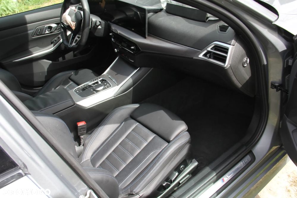 BMW Seria 3 330e M Sport - 8