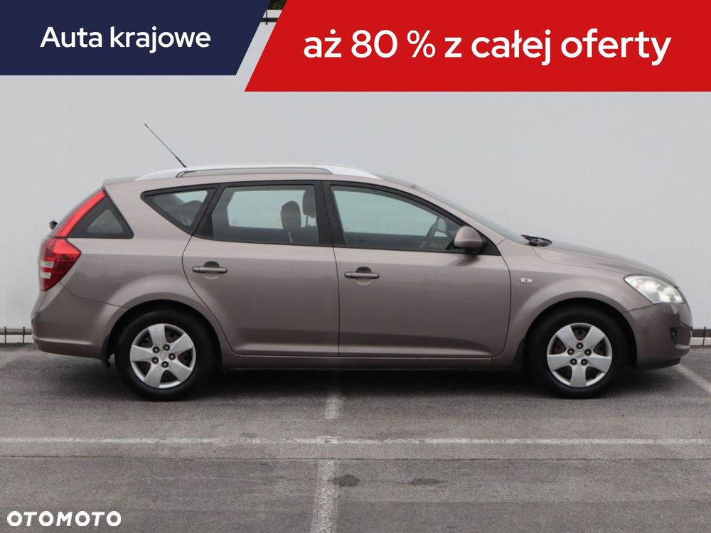 Kia Ceed - 8