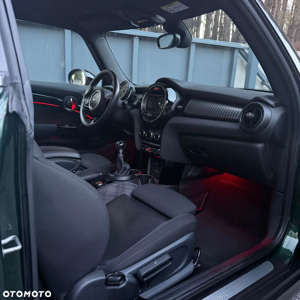 MINI Cooper Essential Trim - 39