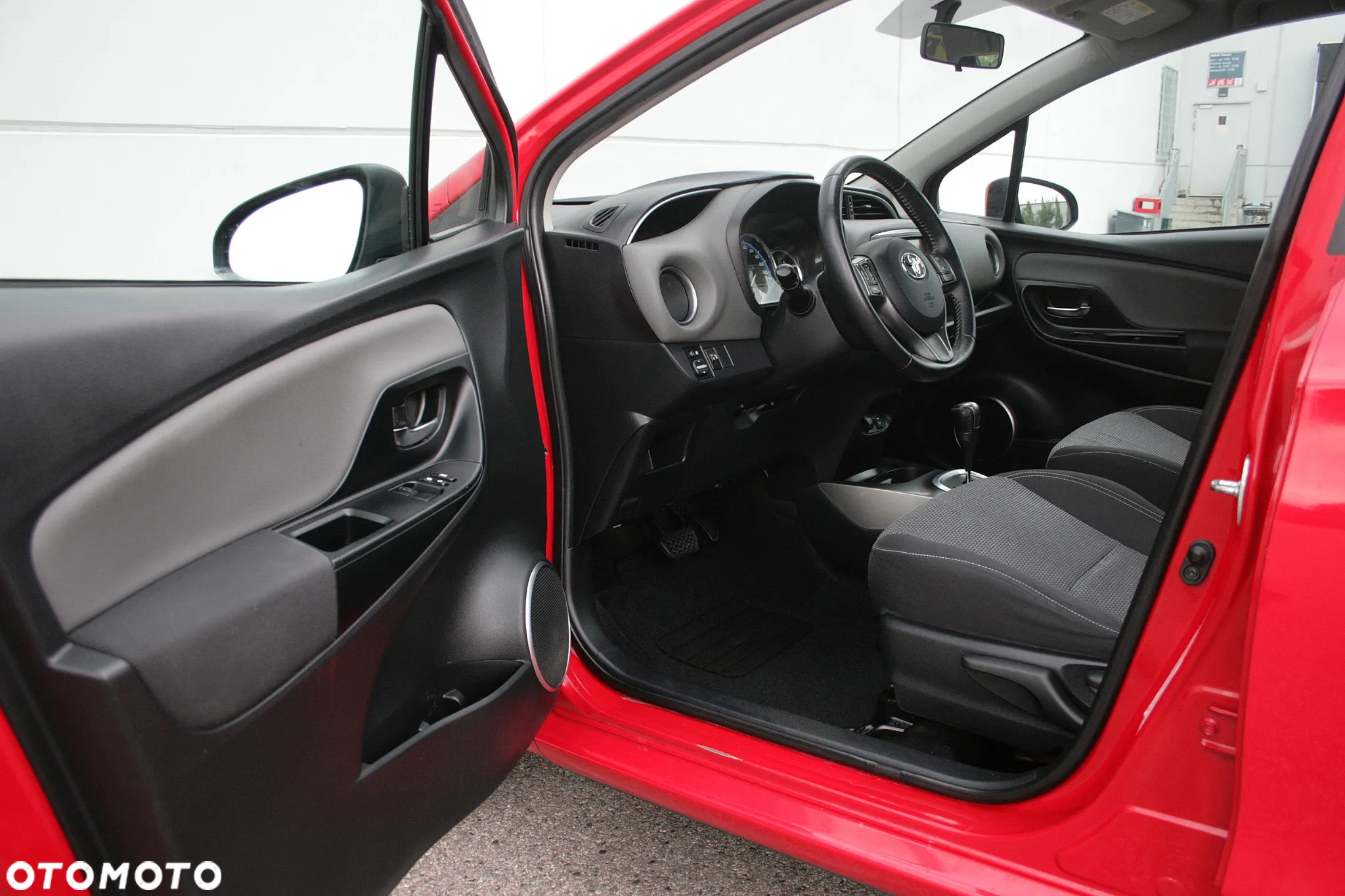Toyota Yaris Hybrid 1.5 VVT-i - 8