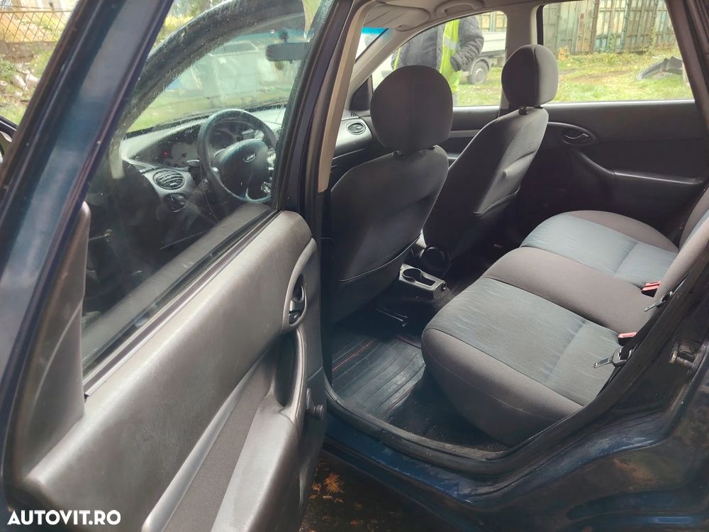 Ford Focus 1.8TDDI - 12