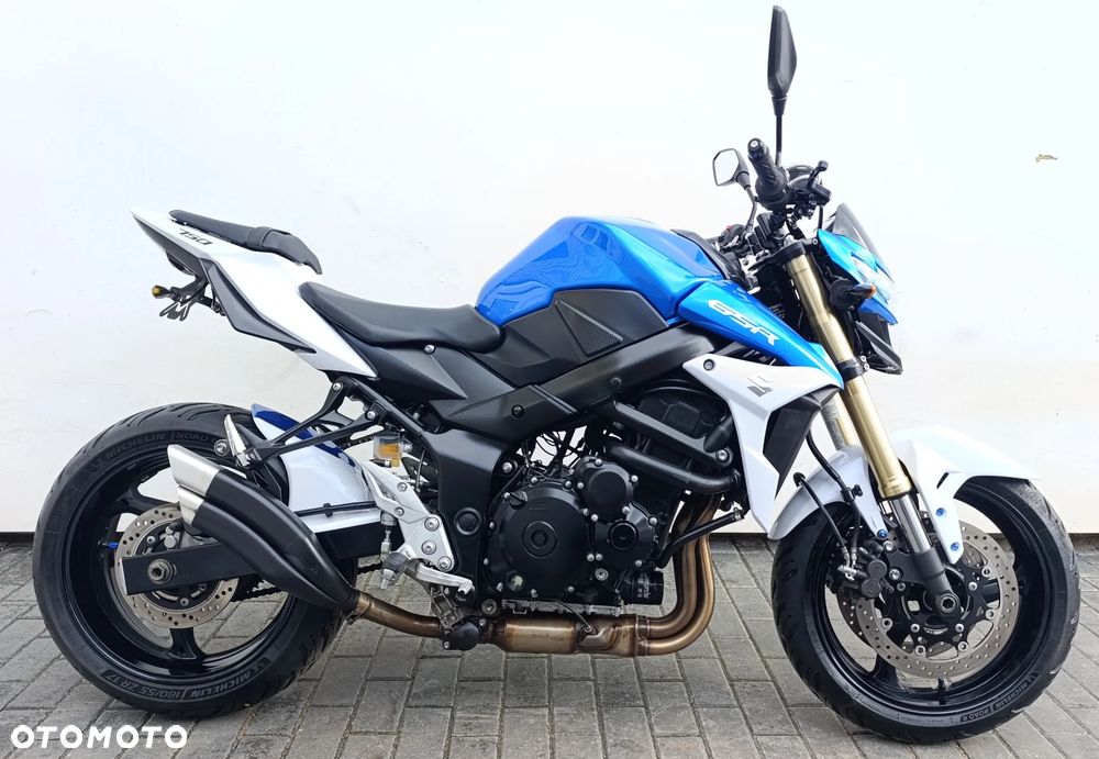 Suzuki GSR - 7