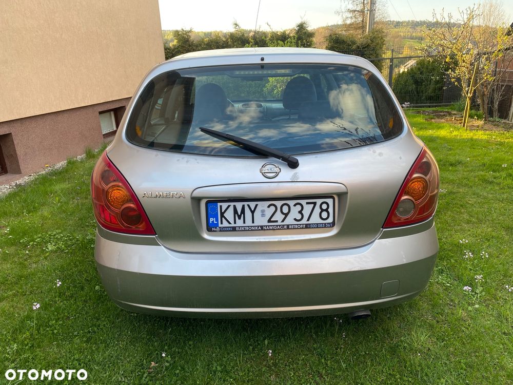 Nissan Almera 1.5 Base - 8