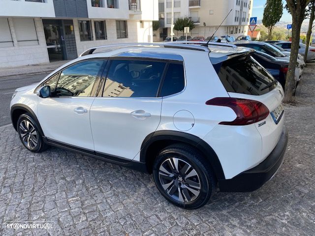 Peugeot 2008 1.2 PureTech Allure - 16