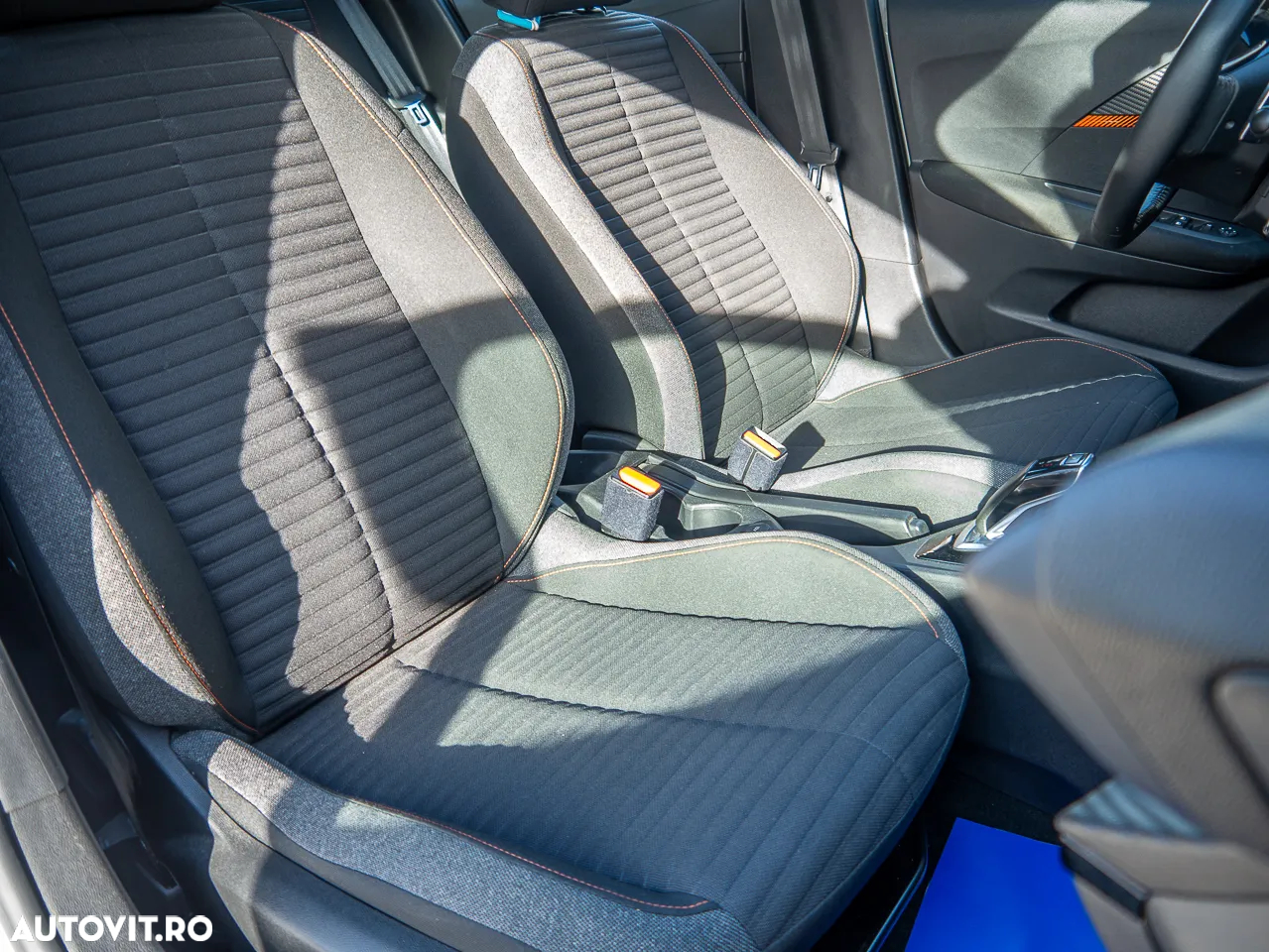 Peugeot 208 PureTech 100 EAT8 Allure - 16