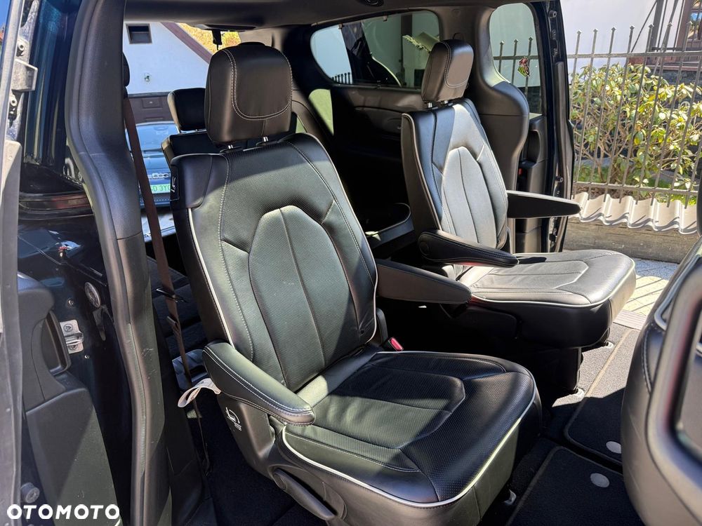 Chrysler Pacifica - 21