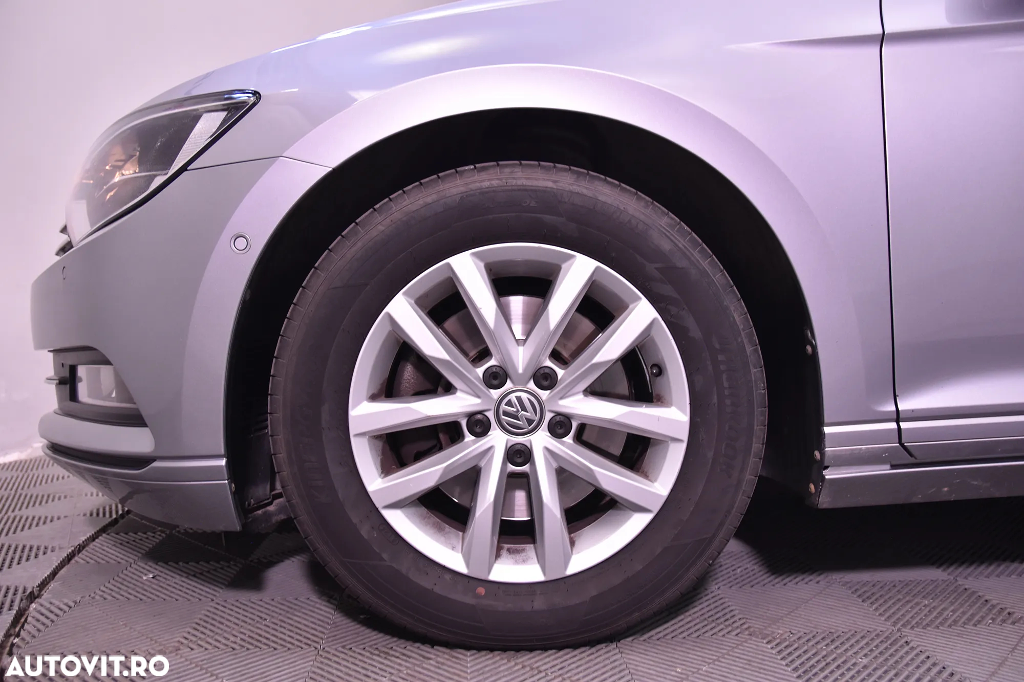 Volkswagen Passat - 13