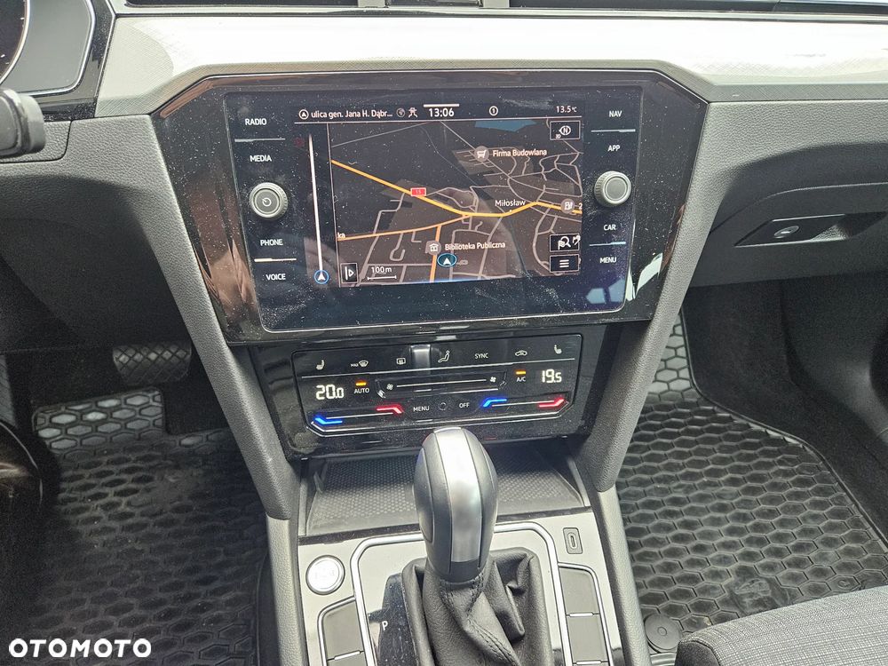 Volkswagen Passat Variant 2.0 TSI Business DSG - 18