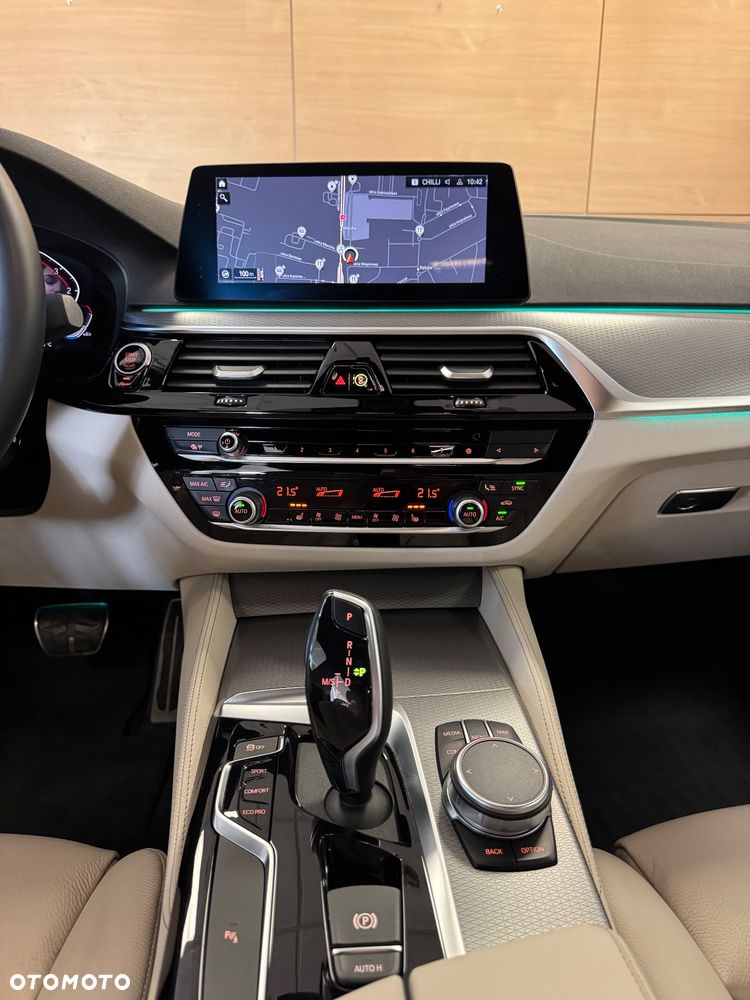 BMW Seria 5 520d xDrive M Sport sport - 19