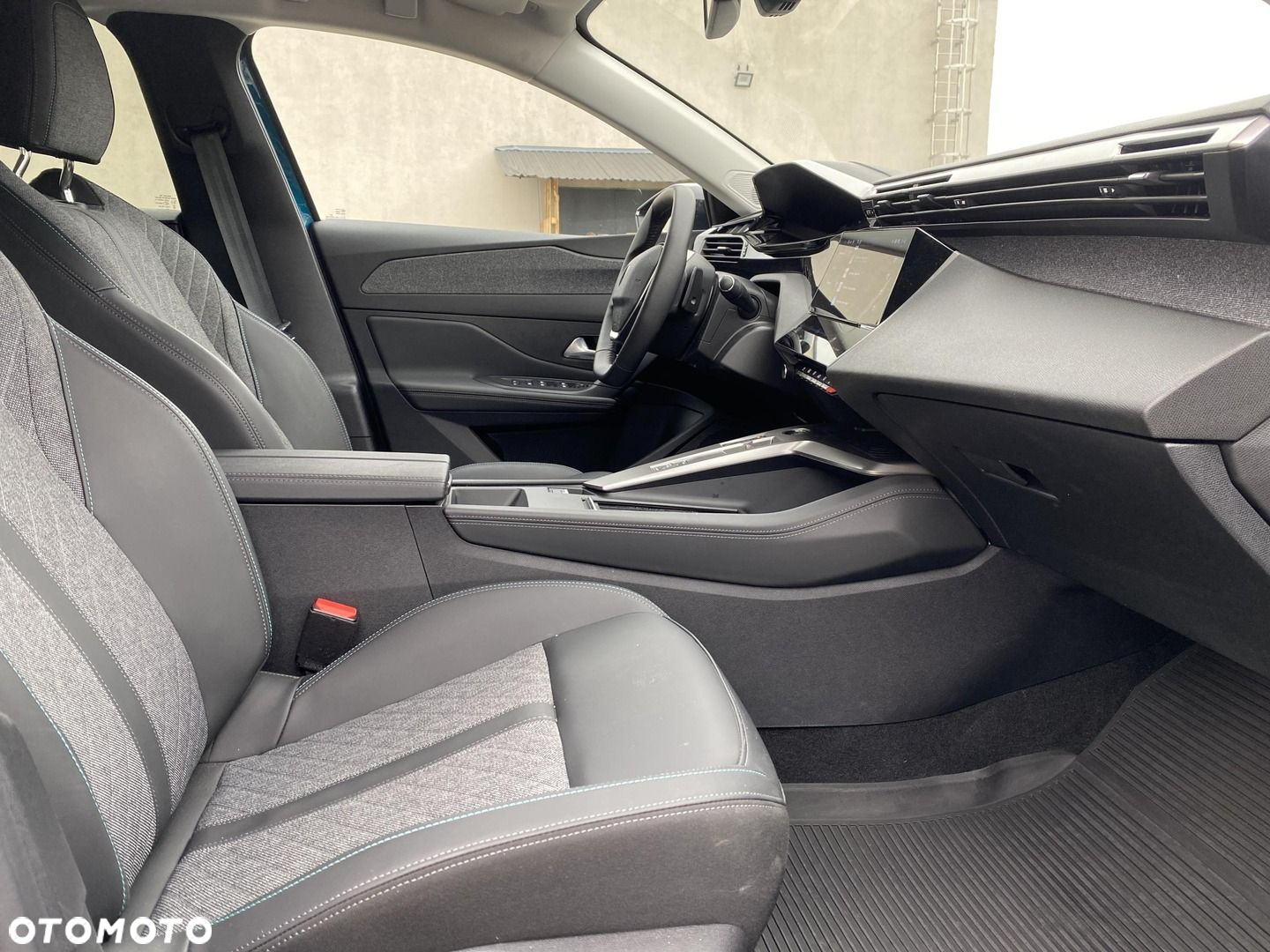 Peugeot 408 1.2 PureTech Allure S&S EAT8 - 11