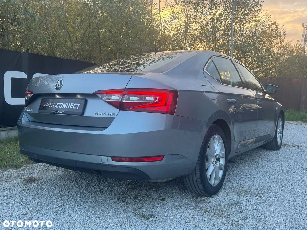Skoda Superb 2019 photo 5