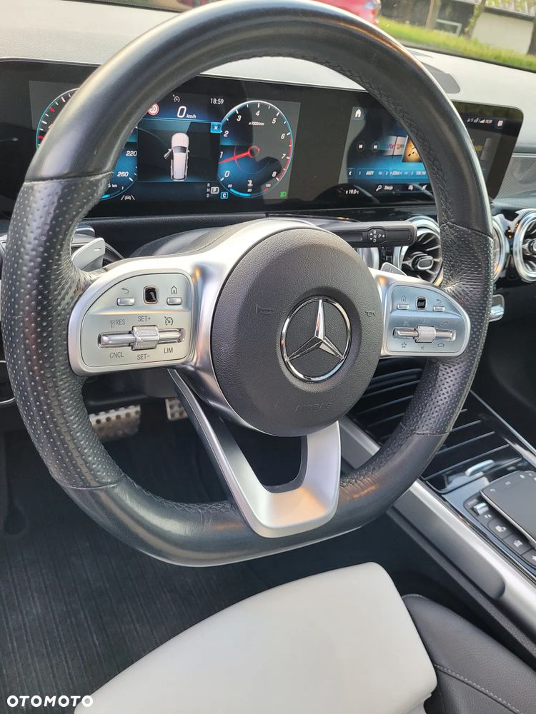Mercedes-Benz GLB 250 4-Matic AMG Line 8G-DCT - 15