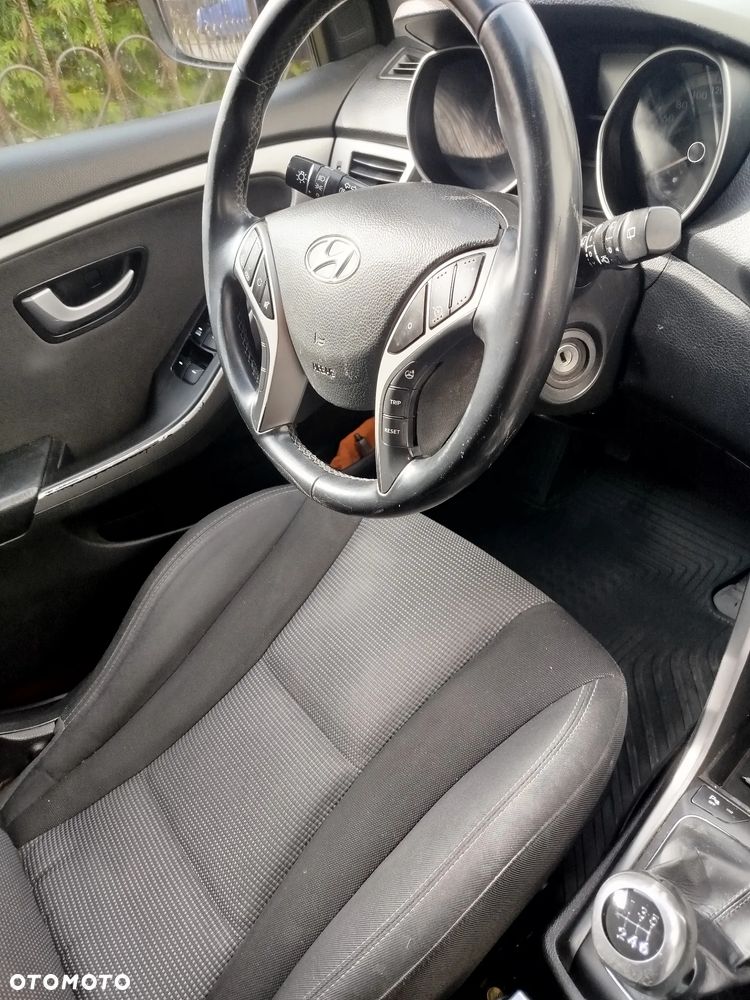 Hyundai i30 1.6 Classic + - 24