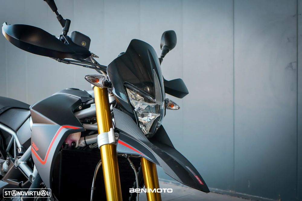 Aprilia Dorsoduro Factory 750 - 15