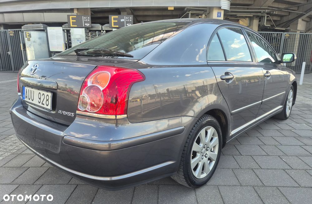 Toyota Avensis 2.0 VVT-i Executive - 5