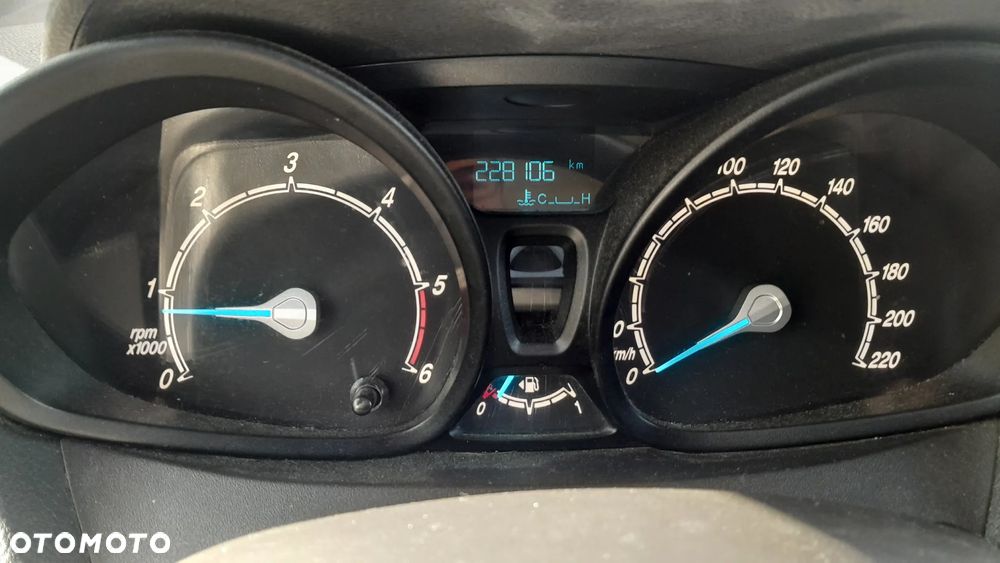 Ford Transit Courier - 12