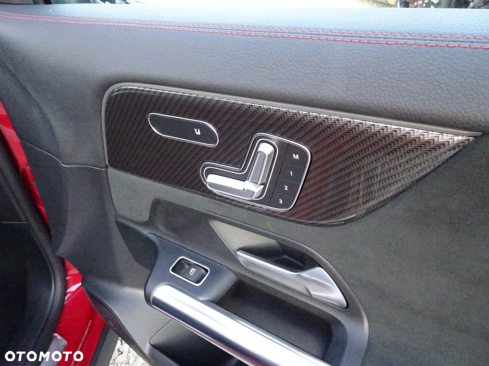 Mercedes-Benz GLA - 7