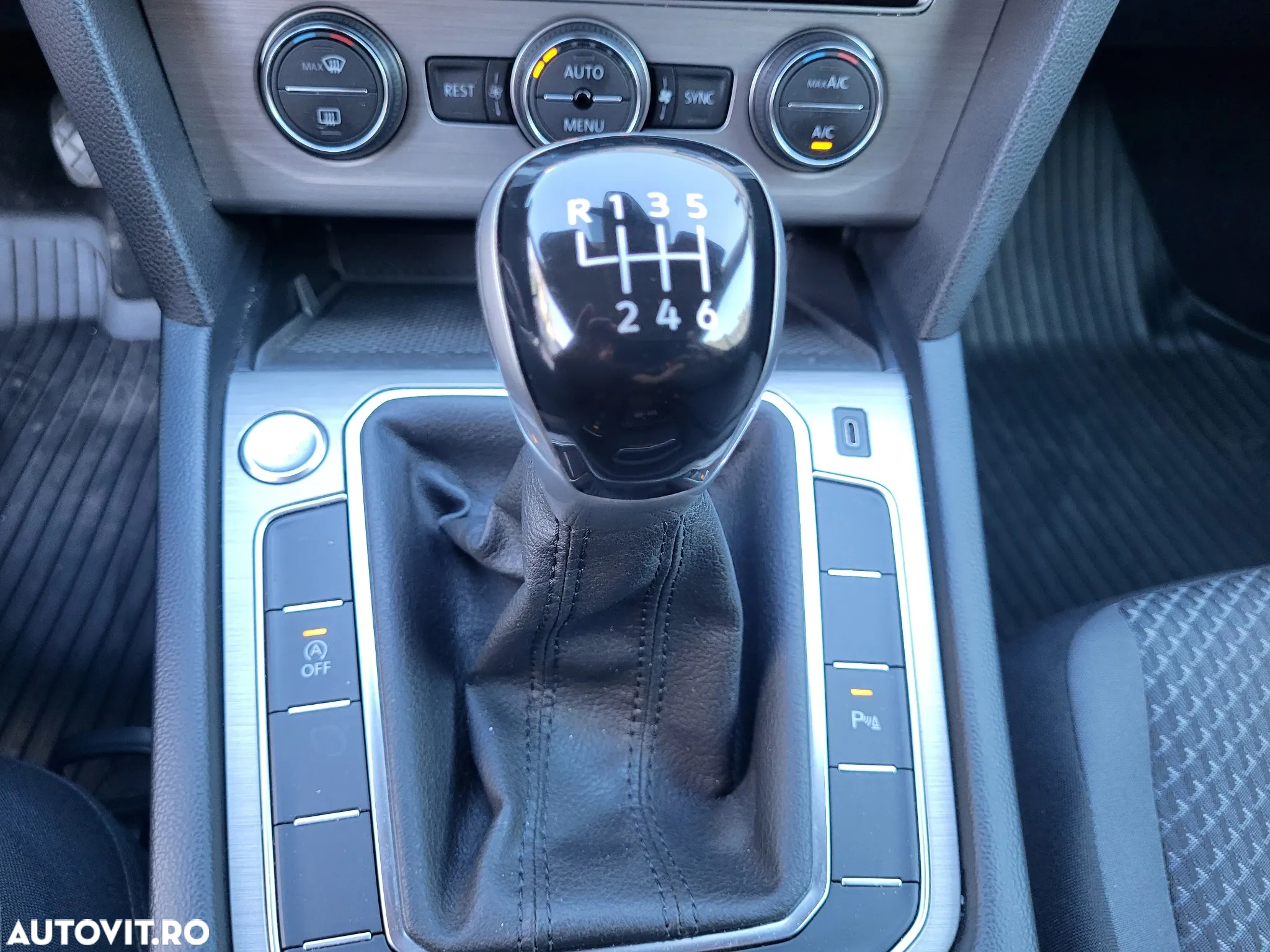 Volkswagen Passat 2.0 TDI Advance - 31