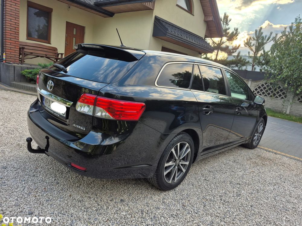 Toyota Avensis 1.8 Premium - 17