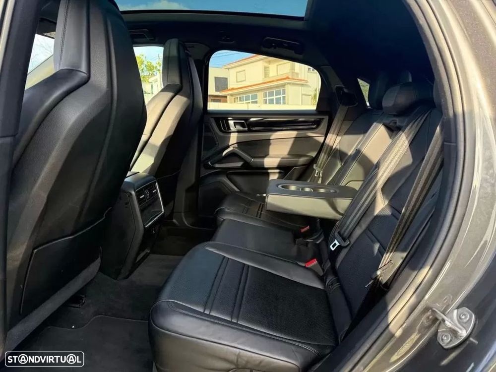 Porsche Cayenne Coupé E-Hybrid - 16