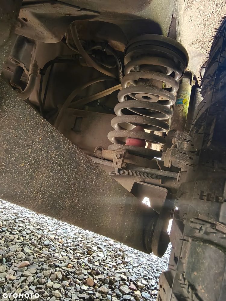 Jeep Grand Cherokee - 32