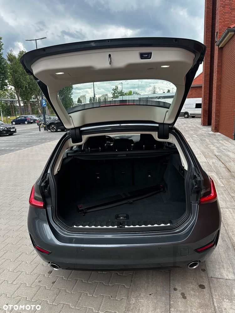 BMW Seria 3 320d Sport Line - 10