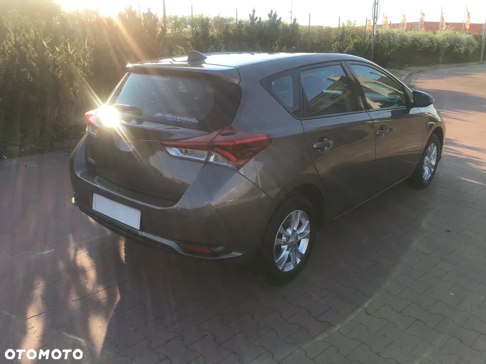 Toyota Auris - 14
