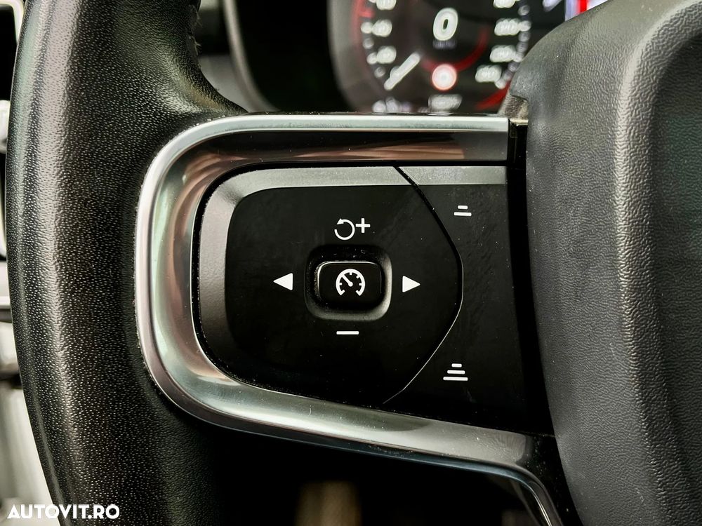Volvo XC 40 T5 AWD Momentum - 22