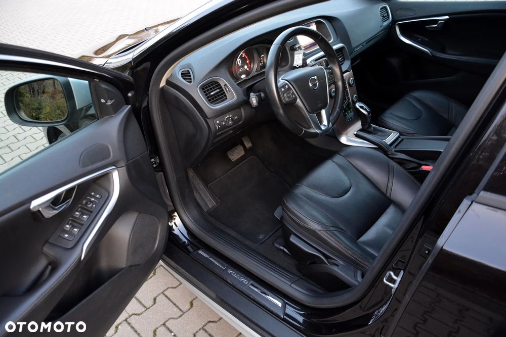 Volvo V40 Cross Country D3 Geartronic Momentum - 24