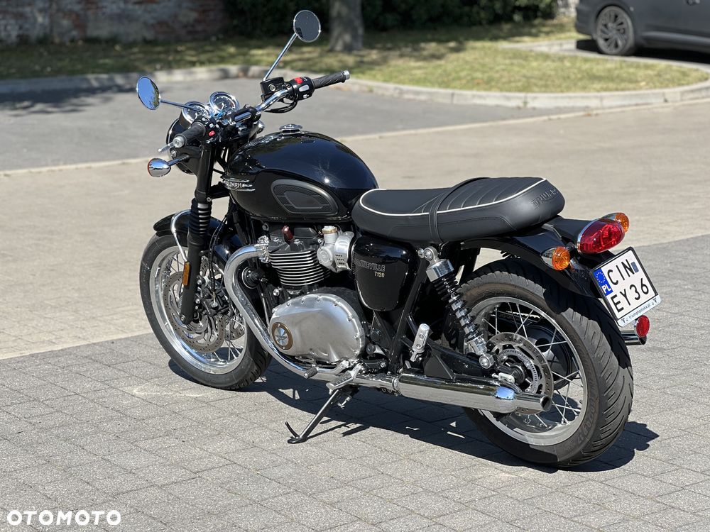 Triumph Bonneville - 3