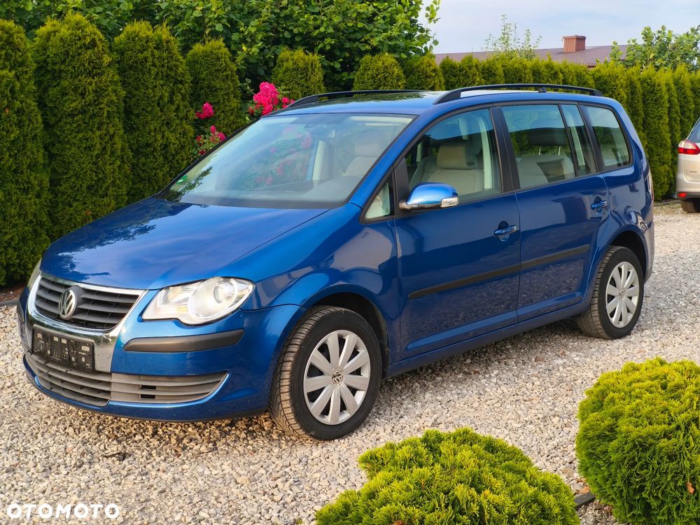 Volkswagen Touran - 1