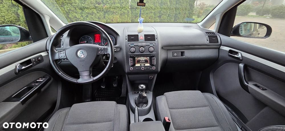 Volkswagen Touran 2.0 TDI DPF Highline - 13