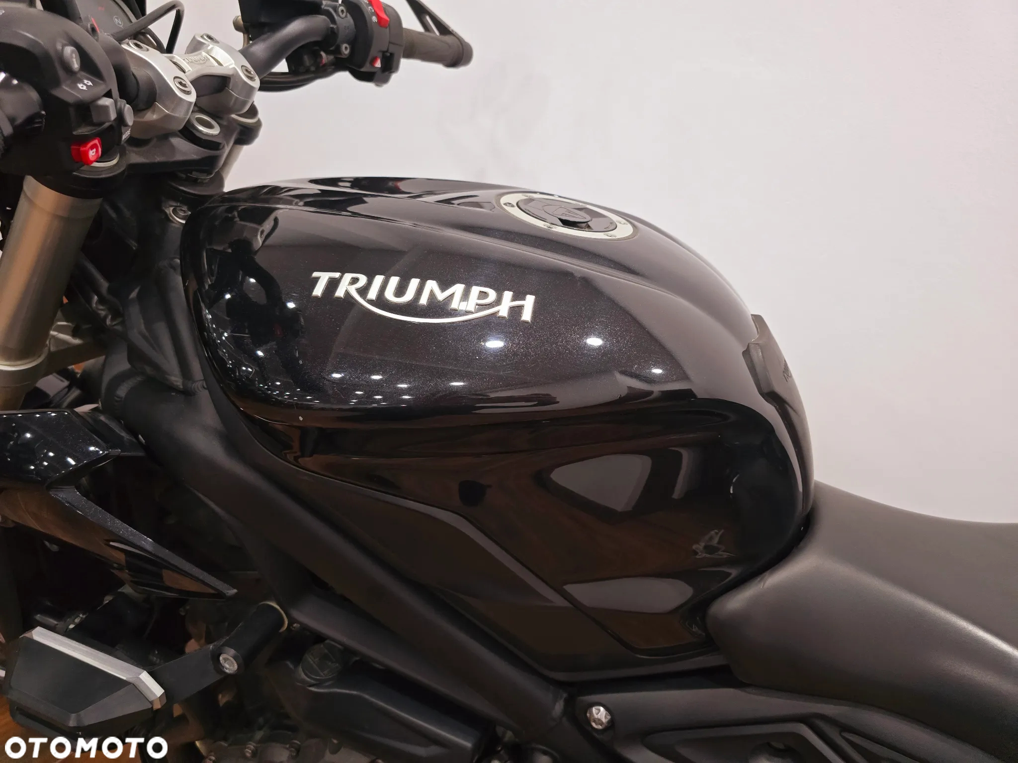 Triumph Street Triple - 8