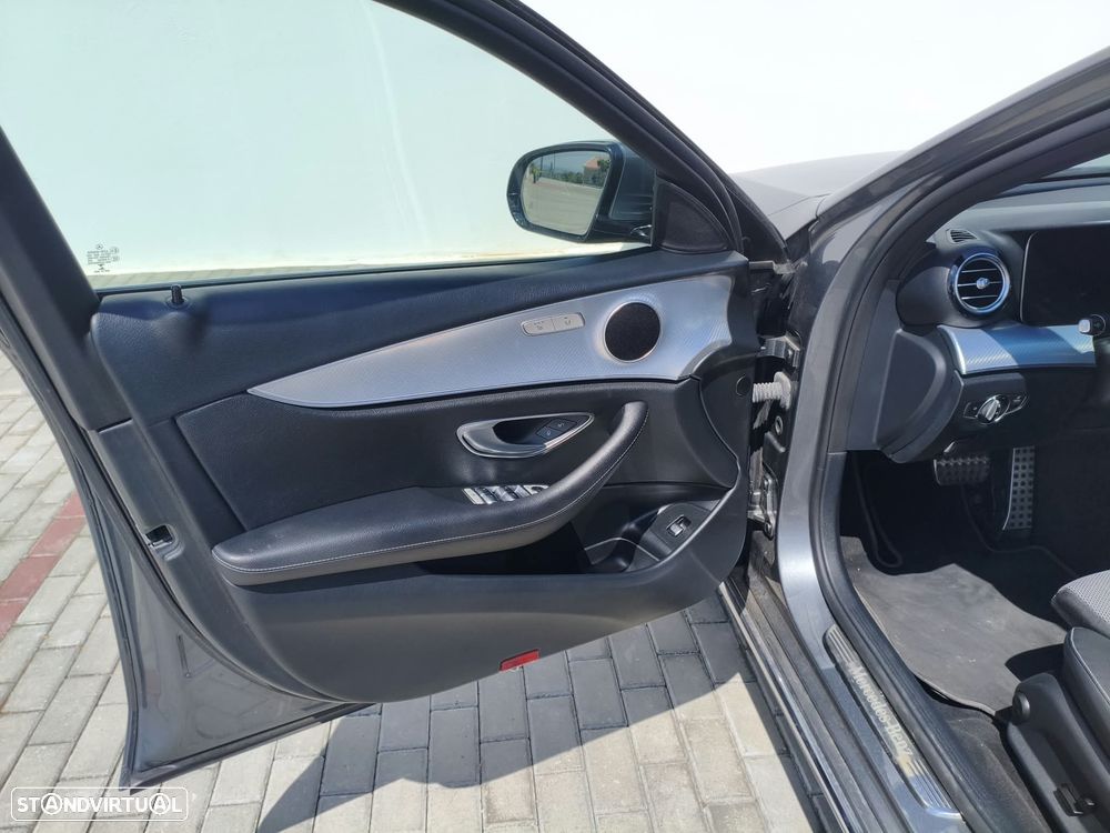 Mercedes-Benz E 300 de AMG Line - 53