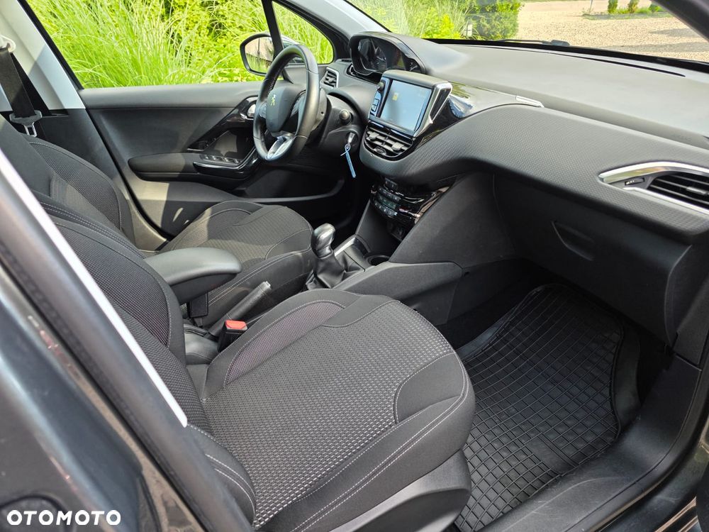 Peugeot 208 1.2 PureTech Allure - 21