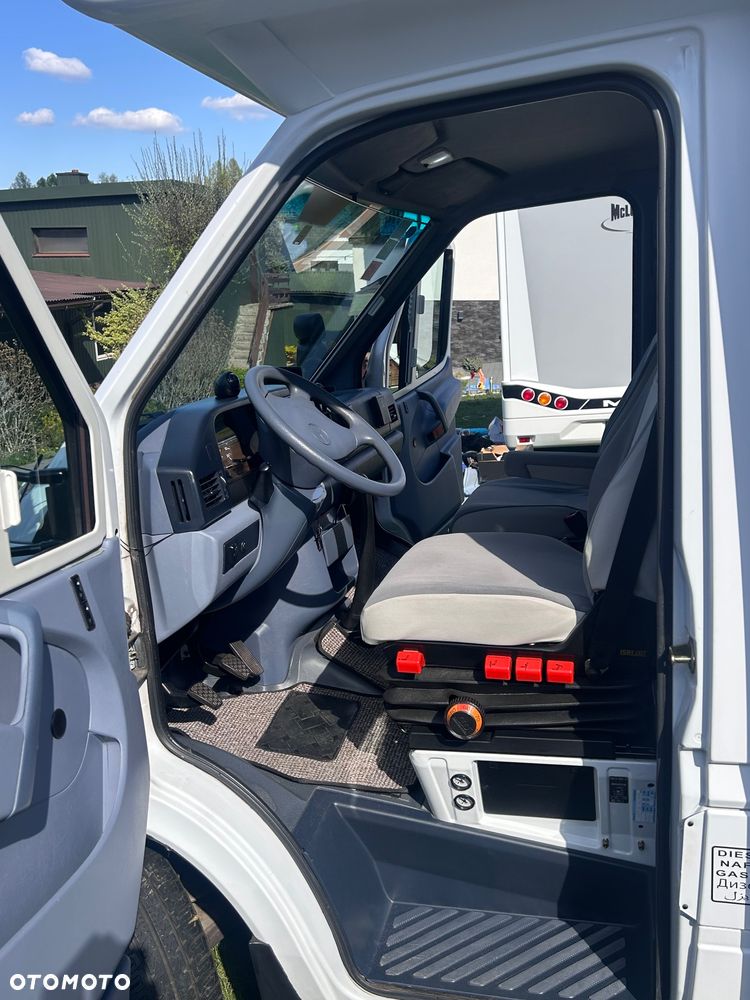 Mercedes-Benz Sprinter - 13