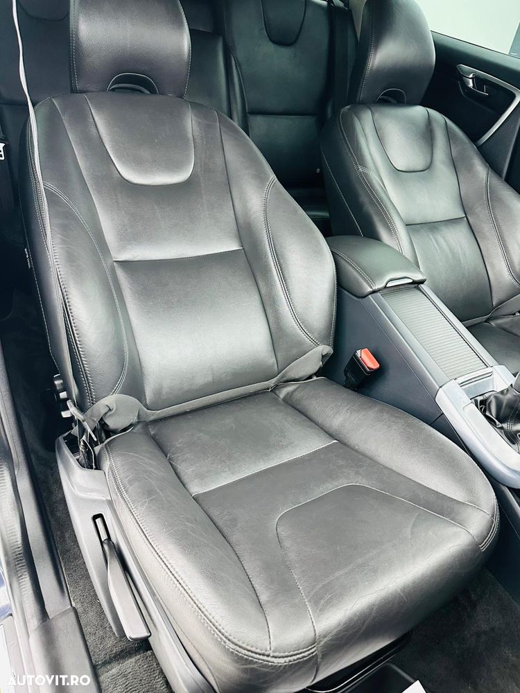Volvo XC 60 D3 Kinetic - 24