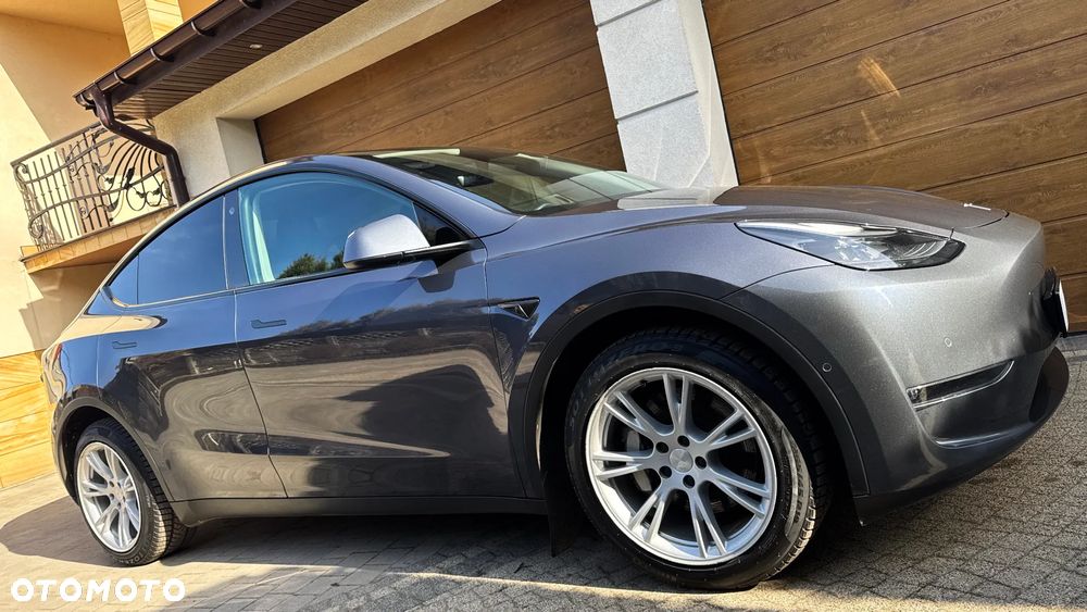 Tesla Y Long Range AWD - 14