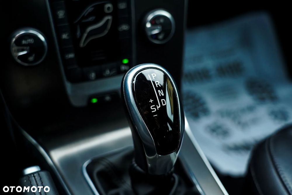 Volvo V40 D4 Geartronic Summum - 36