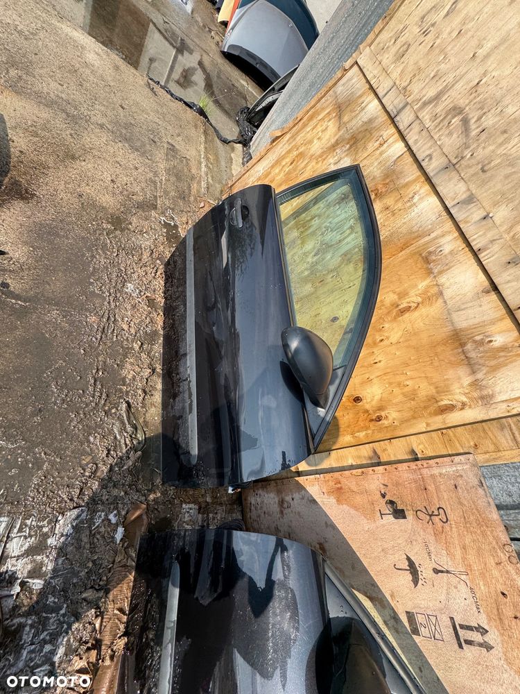 Seat Ibiza 3 czarne czarne zderzak przód przedni   Drzwi prawe lewe przednie 3 drzwiowy -300zl sztuka  Błotnik prawy prawy przedni -250 sztuka  Klapa tył tylna klapa bagażnika 300zl  Maska -300 zł  Lampy przedni przód prawa lewa -150 sztuka  Lampy tylnie  50 zł sztuka  Pas przedni 1.2 benzyna klima -300zl   Szybka wysyłka paragon faktura - 10